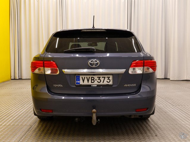 Toyota Avensis 19