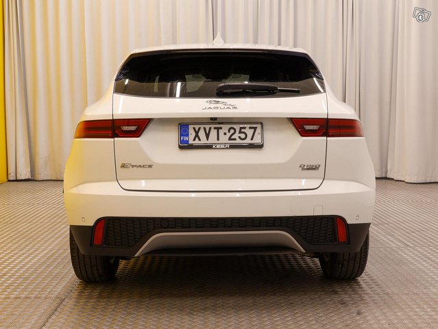 Jaguar E-Pace 13