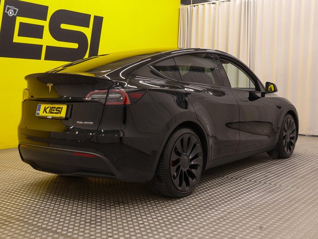 Tesla Model Y 2