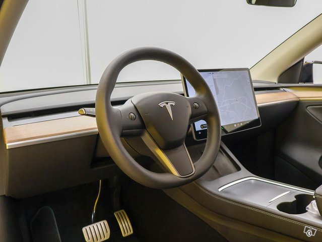 Tesla Model Y 3