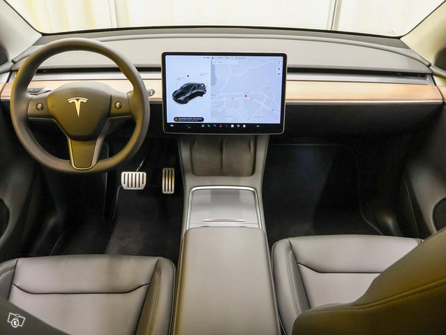 Tesla Model Y 11