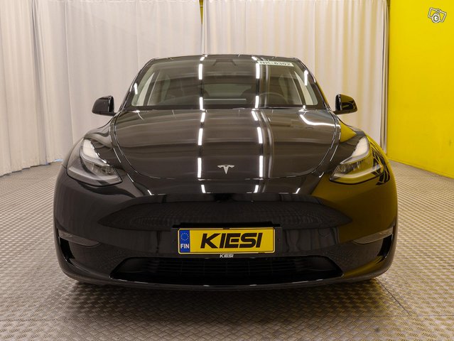 Tesla Model Y 23