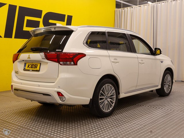 Mitsubishi Outlander PHEV 2