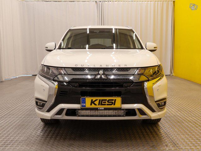 Mitsubishi Outlander PHEV 23