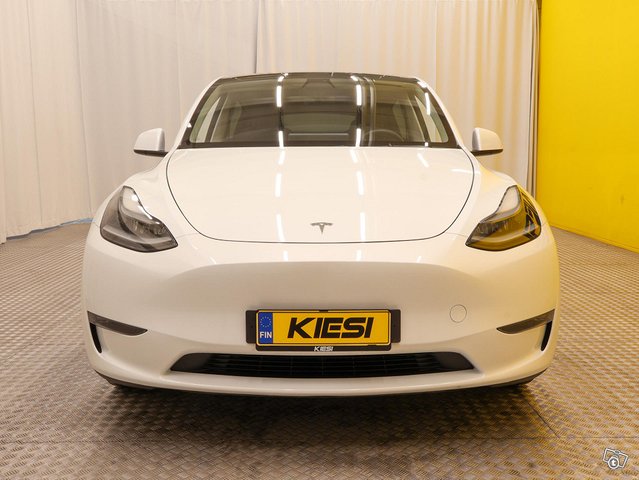 Tesla Model Y 23