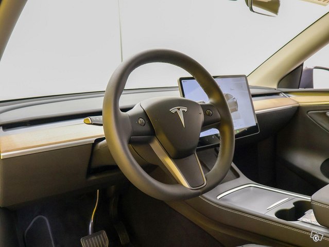 Tesla Model Y 3