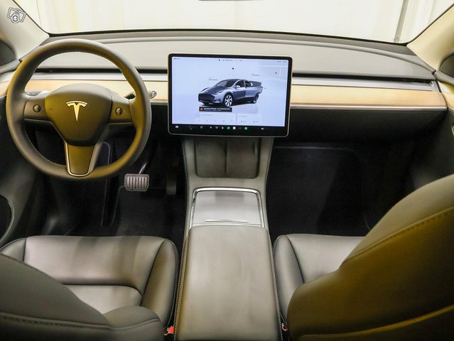 Tesla Model Y 11