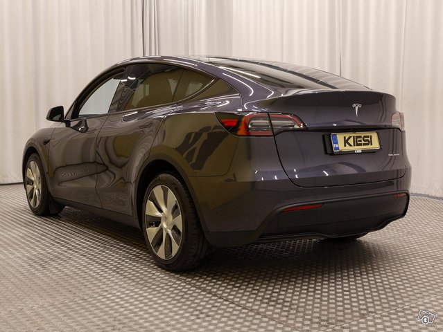 Tesla Model Y 20