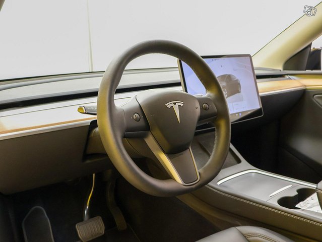 Tesla Model Y 3