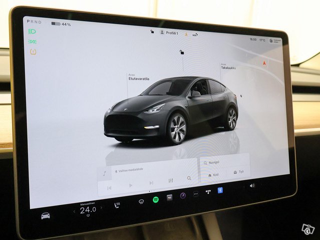 Tesla Model Y 5