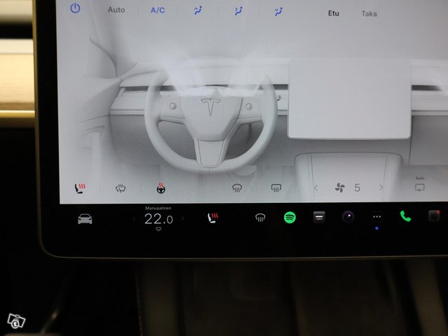 Tesla Model Y 9