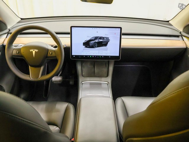 Tesla Model Y 11