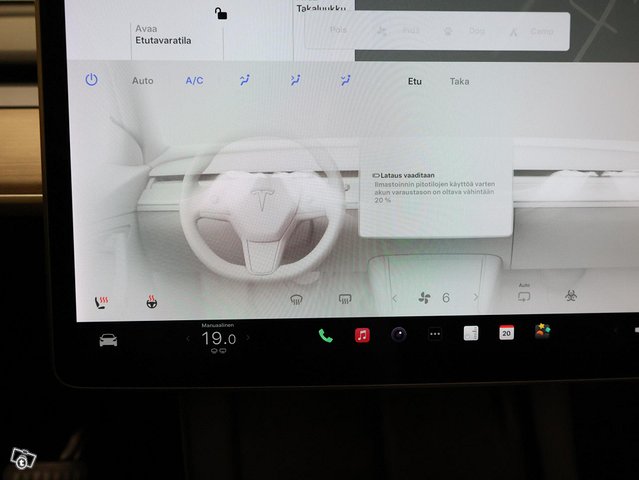 Tesla Model Y 9