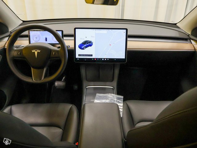 Tesla Model Y 11