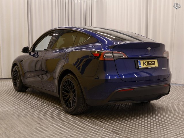 Tesla Model Y 20