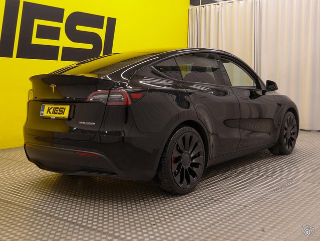 Tesla Model Y 2