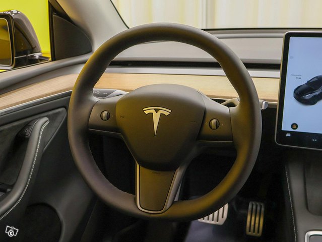 Tesla Model Y 9