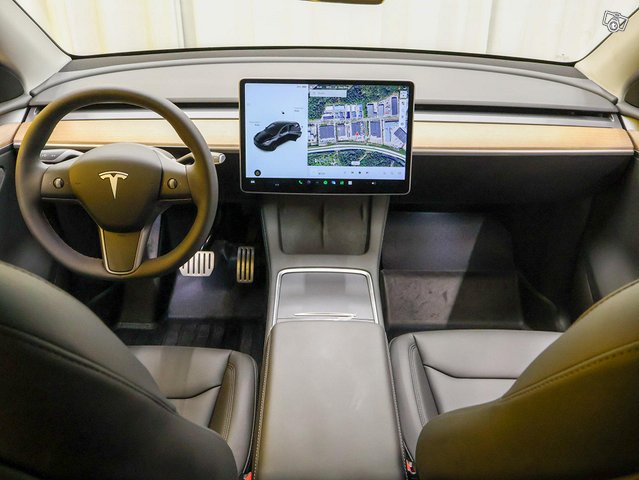 Tesla Model Y 10