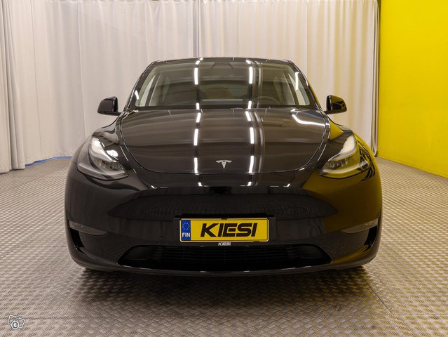 Tesla Model Y 21