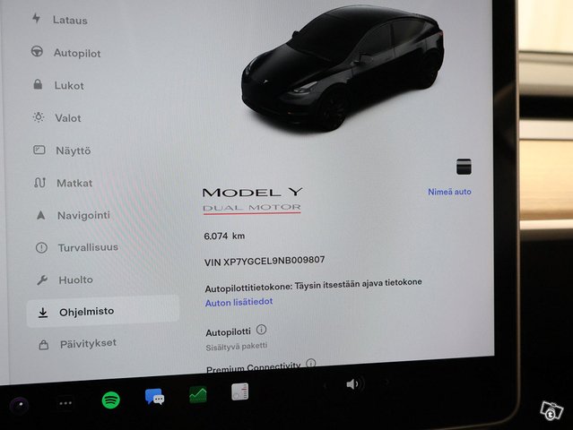 Tesla Model Y 24