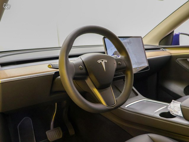 Tesla Model Y 3