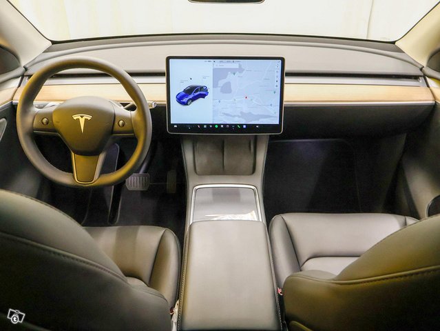 Tesla Model Y 11