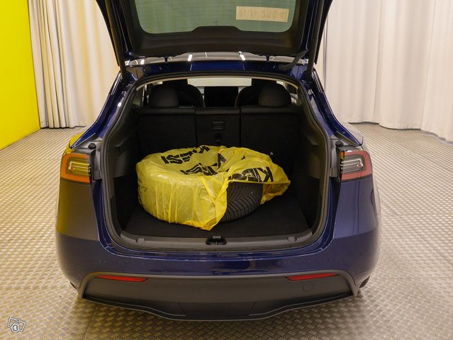 Tesla Model Y 18