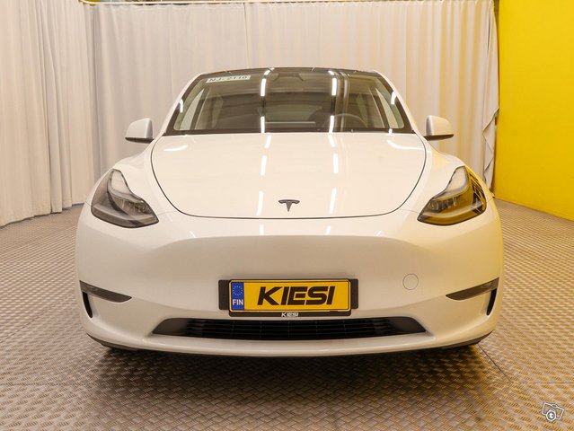 Tesla Model Y 23