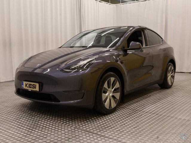 Tesla Model Y 22