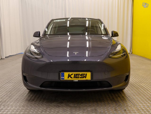 Tesla Model Y 23