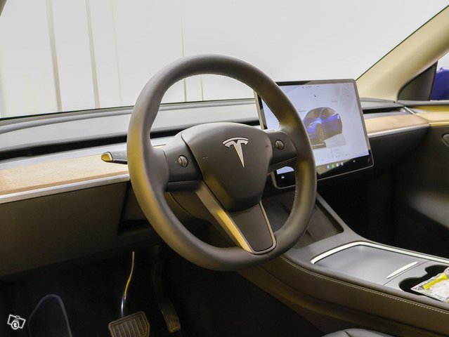 Tesla Model Y 3