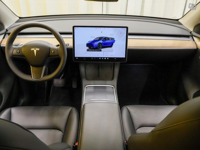 Tesla Model Y 11