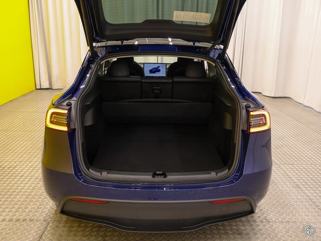 Tesla Model Y 18