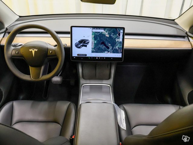 Tesla Model Y 11