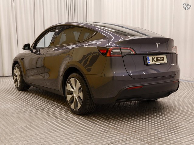 Tesla Model Y 20