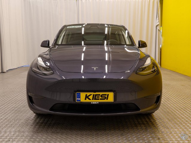 Tesla Model Y 23