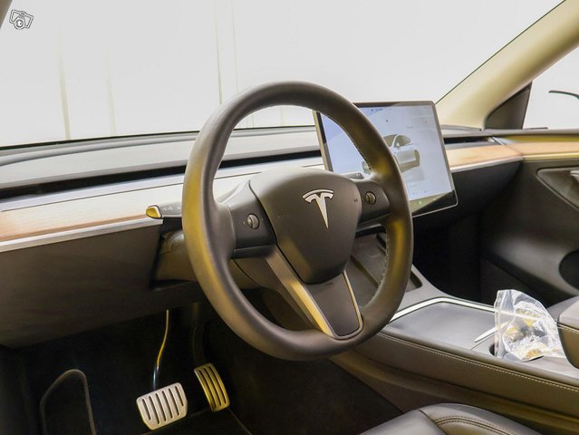 Tesla Model Y 3