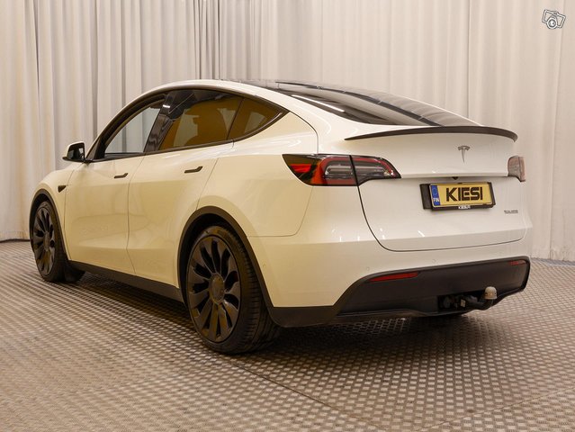 Tesla Model Y 20