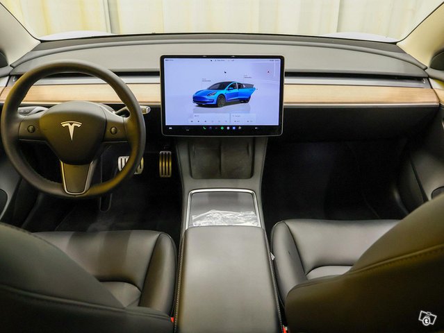 Tesla Model 3 11