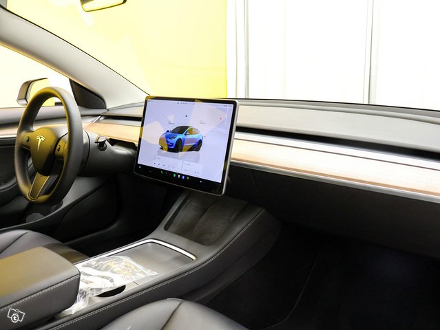 Tesla Model 3 12