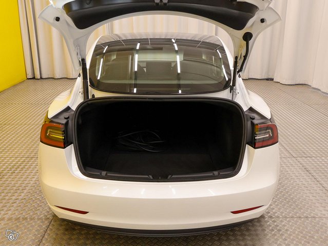 Tesla Model 3 18