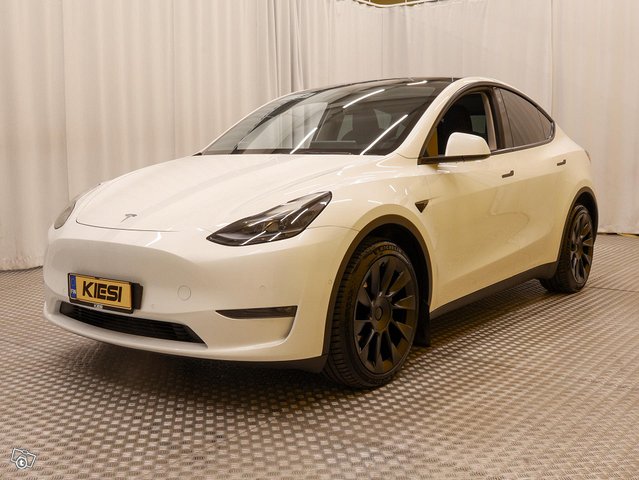 Tesla Model Y 22