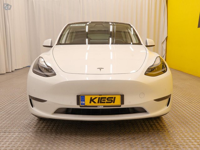 Tesla Model Y 23