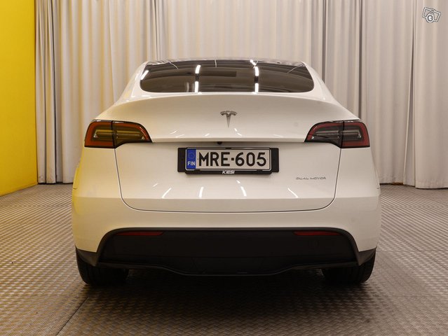 Tesla Model Y 19