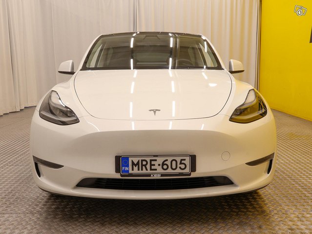 Tesla Model Y 23