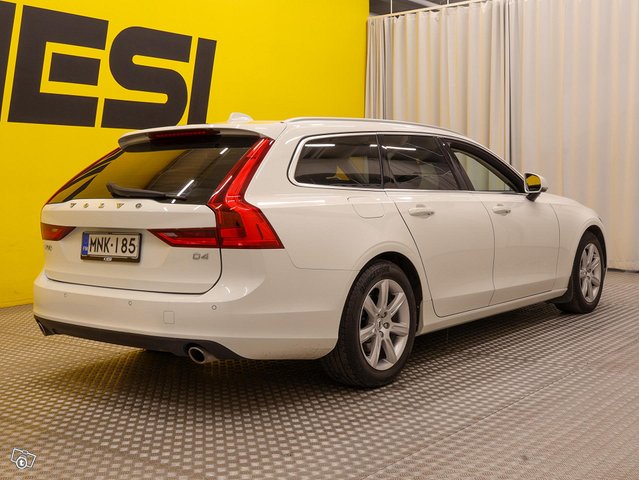 Volvo V90 2