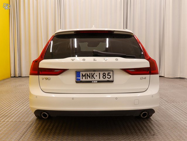 Volvo V90 19