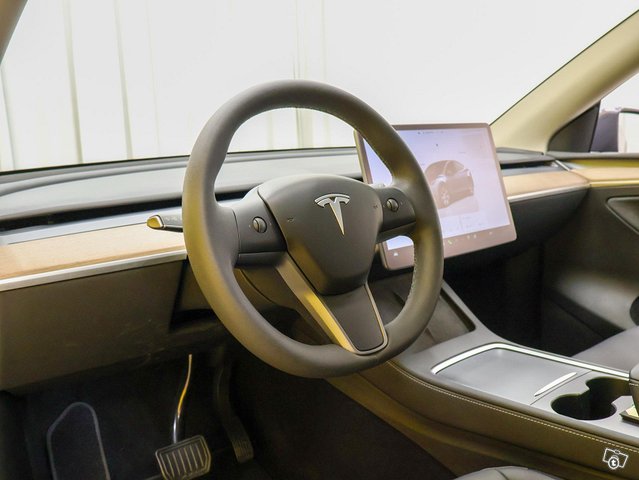 Tesla Model Y 3