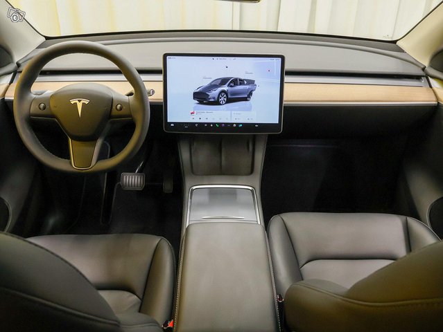 Tesla Model Y 11