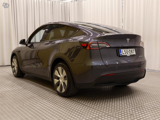 Tesla Model Y 20